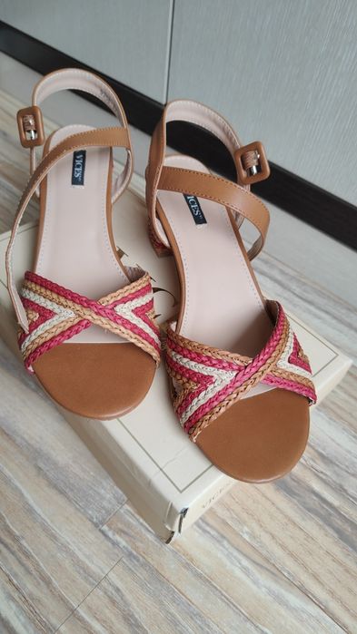 Sandały na słupku Vices