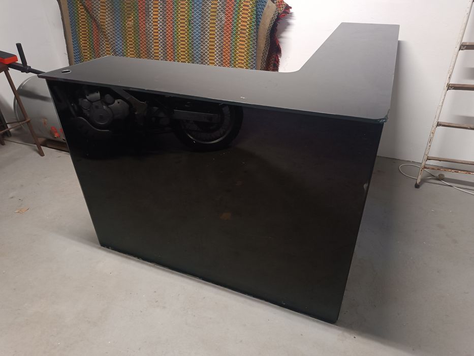 Balcão em vidro preto temperado