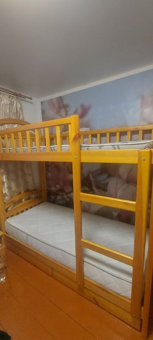 Ліжко двоярусне у відмінному стані.