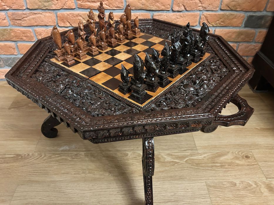 Wielki, ręcznie rzeźbiony zestaw szachów - przepiękne arcydzieło