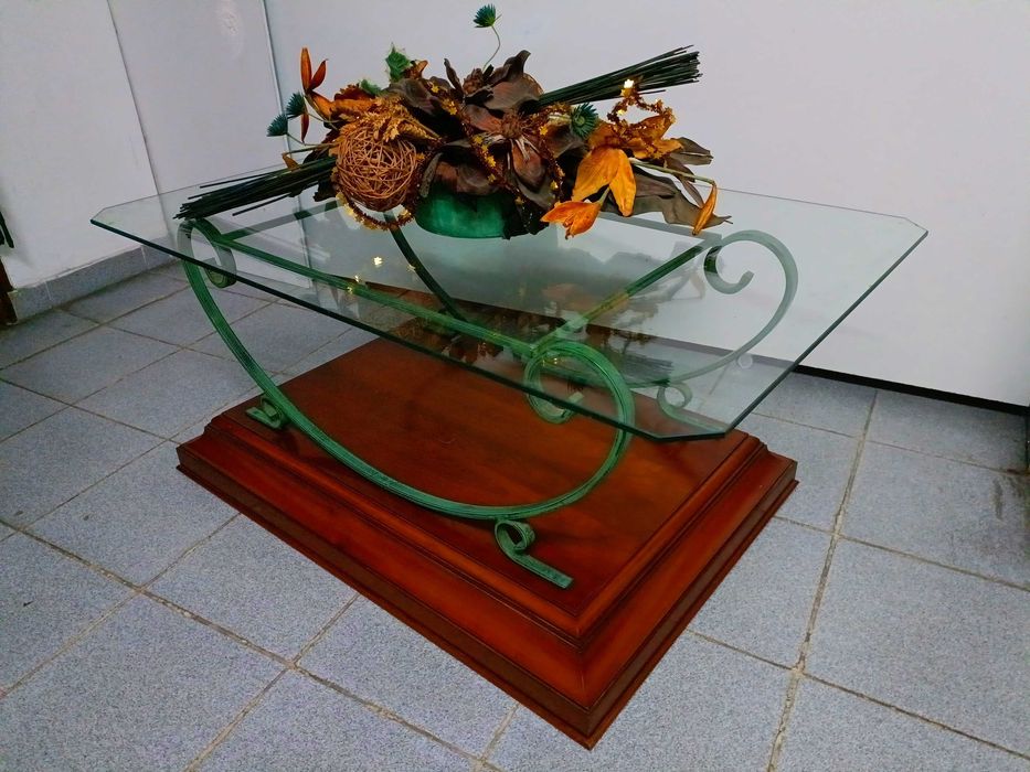 Mesa de Sala de Estar de Cerejeira e Ferro com Vidro