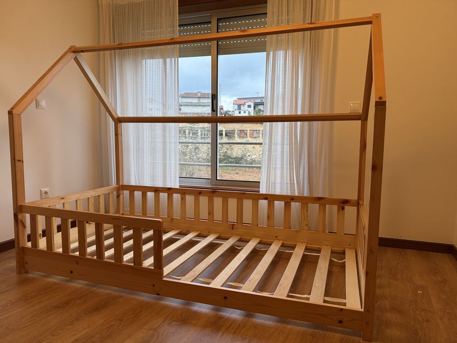 Cama Montessori "Casinha" 90x200 – Madeira Natural sem colchao