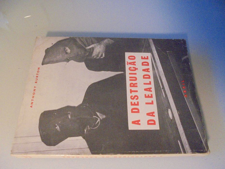 Burton (Anthony);A Destruição da Lealdade