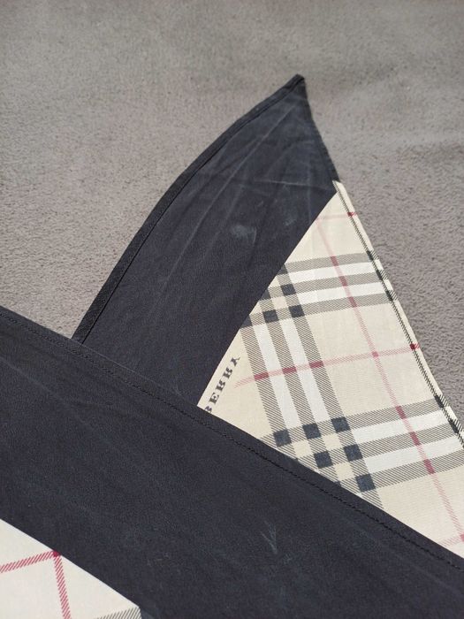 Burberry jedwabny szal w kratę