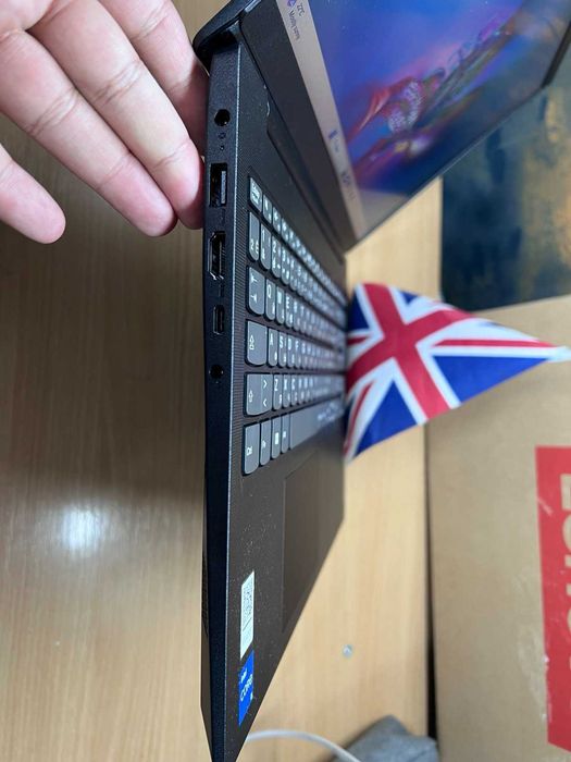Lenovo V15 G4 IRU 15.6"IPS FHD i5-13420H 16/512Gb business Black