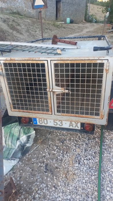 Atrelado caça com 3 rodas