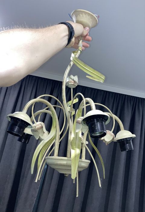 Люстра без плафонів