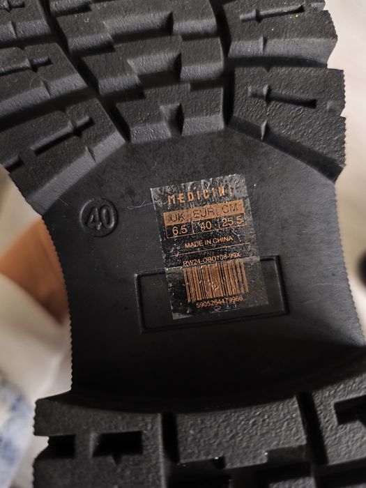 Kozaki czarne Medicine 40 walkery z pinami botki ocieplane na zimę