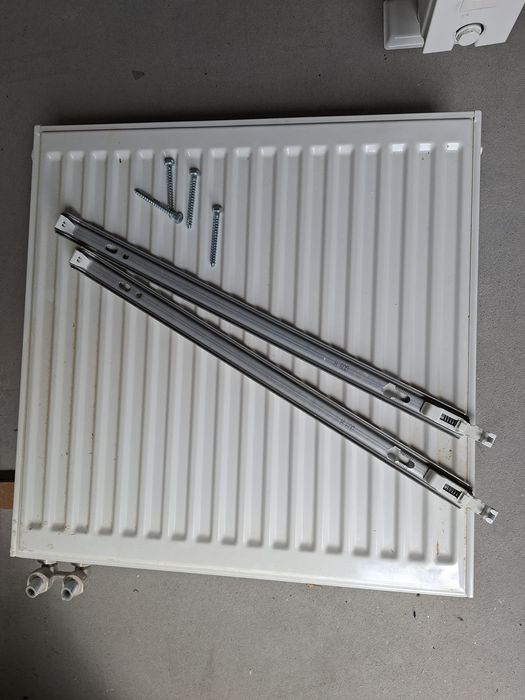 Grzejnik stalowy 60x60 cm – biały – stan idealny