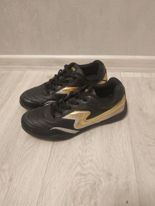 Кроссовки новые чёрные