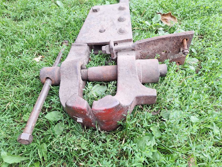 Stare imadło kowalskie.