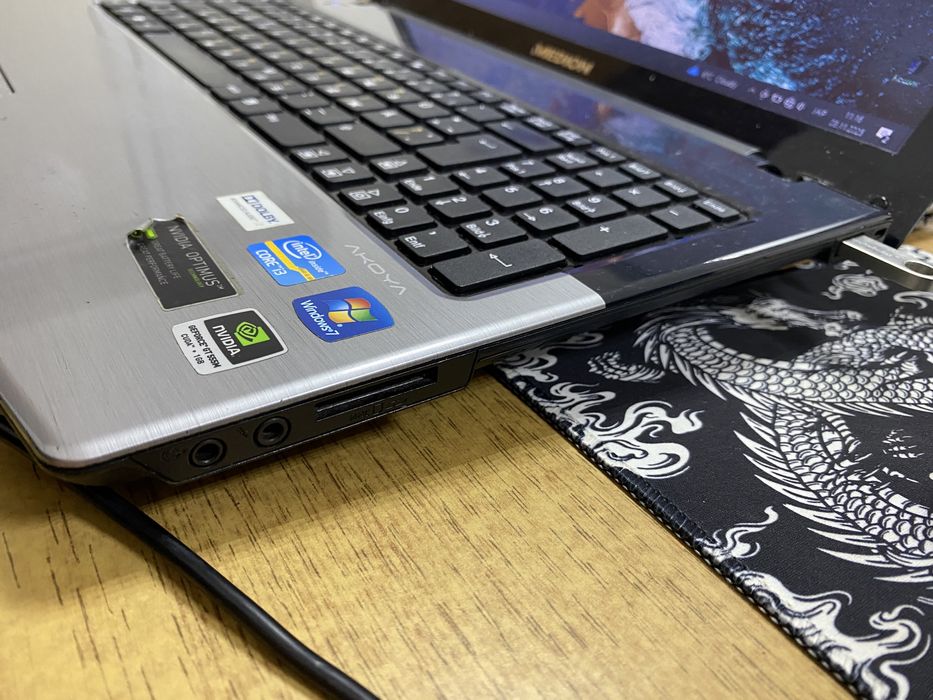 Ноутбук MEDION Akoya MD 98760