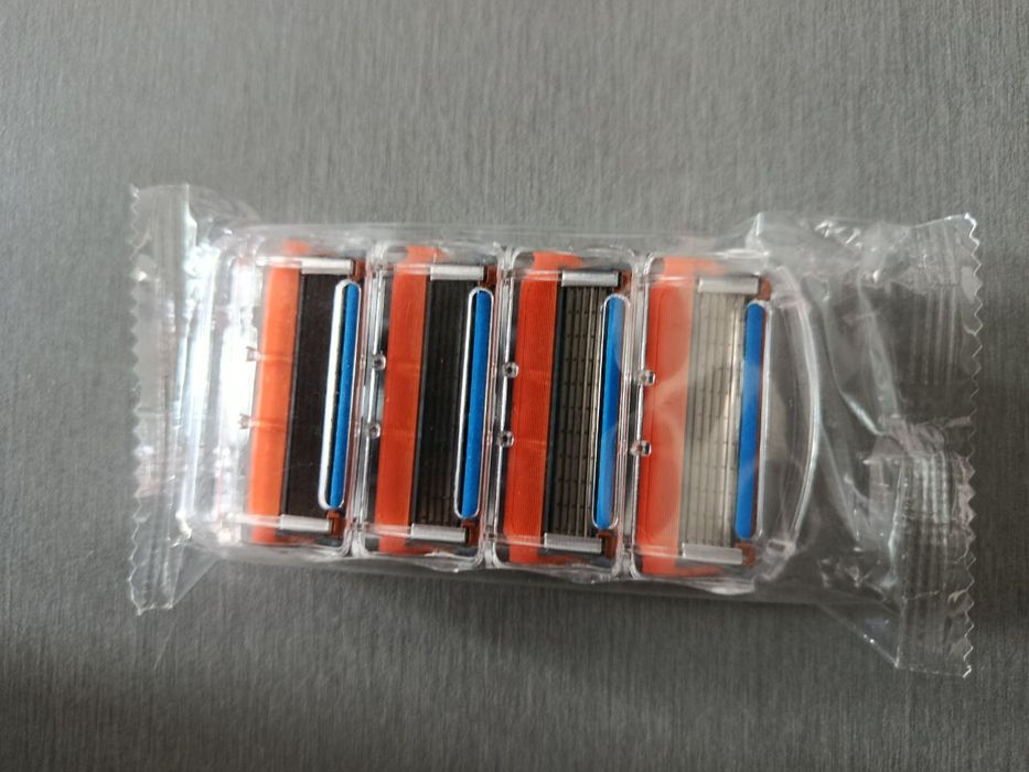 Набір багаторазова бритва Gillette та 18 (по 4шт.) комплектів станків