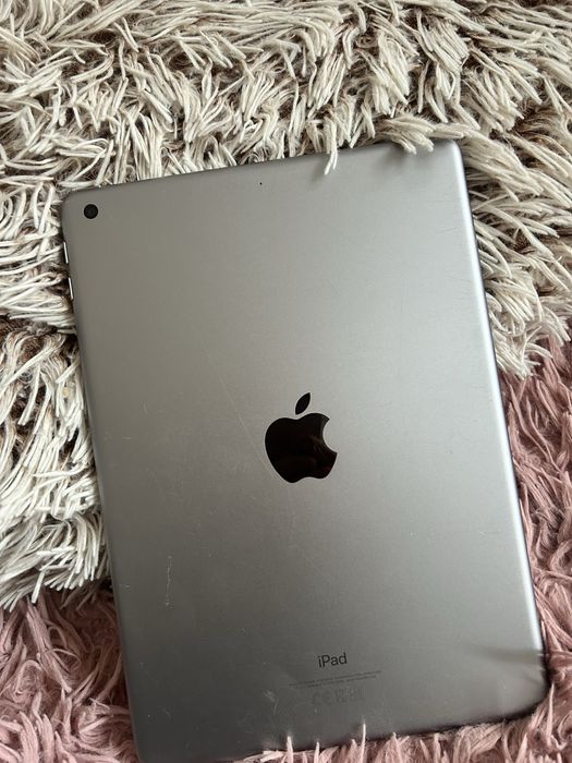 Apple iPad 6. generacji (2018), 9,7”, 128 GB,