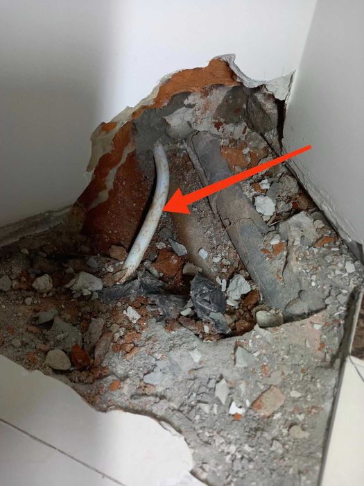 Пошук протікання води у Львові. Тече труба.Пошук прихованих витоків во