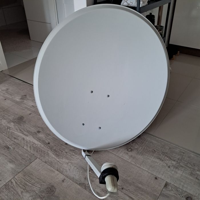 Antena satelitarna duża
