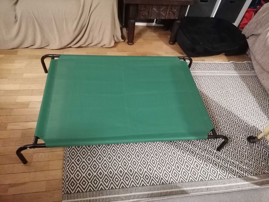 Cama elevada refrescante para animais de estimação, Verde, Grande.Amazon Basics .