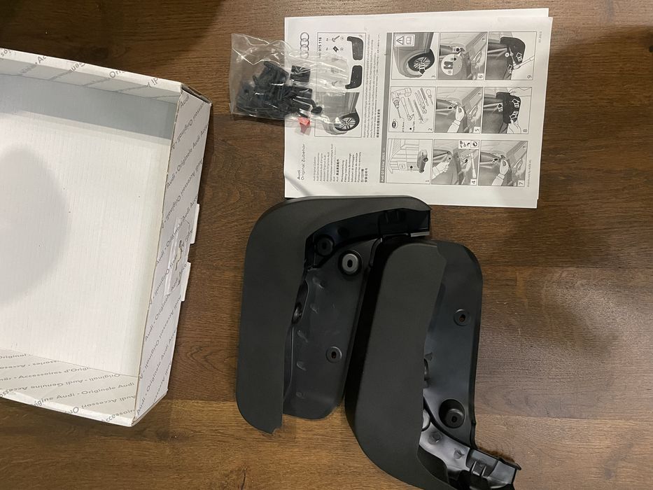 Передні Оригінальні Бризговики на Audi Q7 S-line(2015-) 2шт.