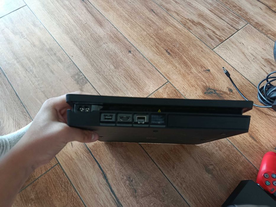 Konsola PS4 z goglami VR