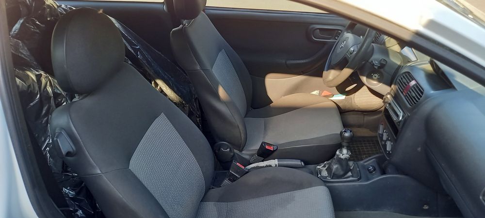 Opel Corsa C 1.2 Twinport 80 km 2006 r. Z HAKIEM