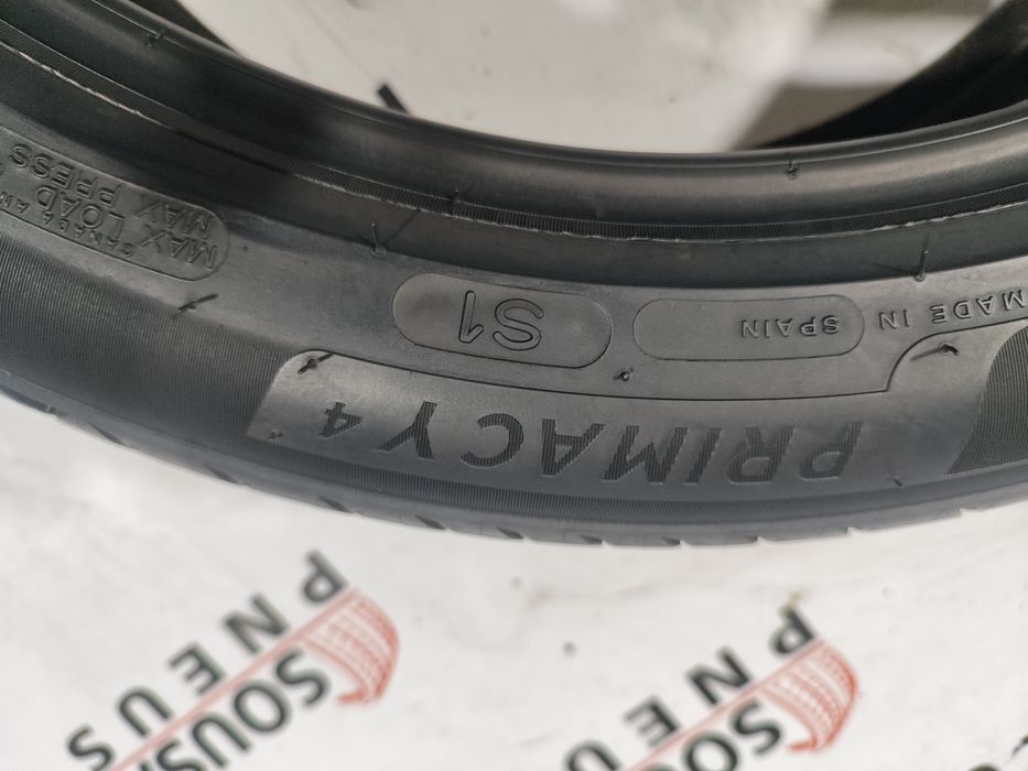 2 pneus semi novos Michelin 235-45R20 - Oferta da entrega