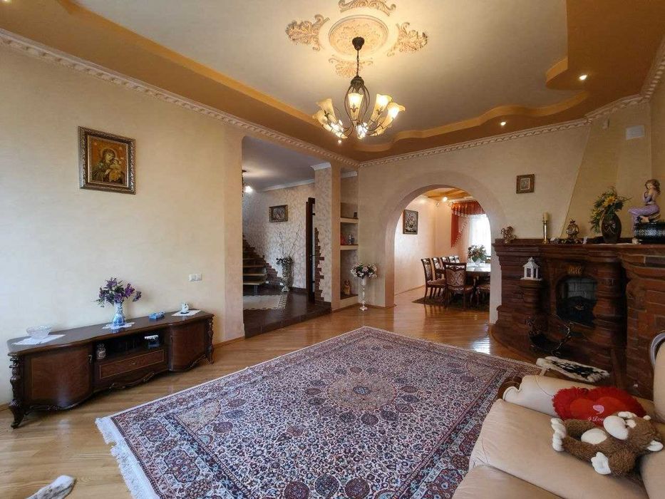 Продаж будинку вс. Чукалівка 250м2, ділянка 12 с. міські комунікації, асфальт, передмістя зупинка