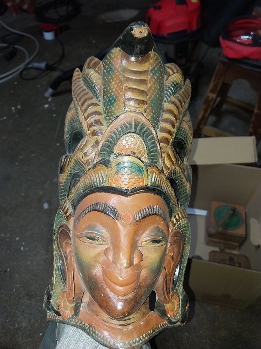 Mascara de madeira feita a mao muito antiga