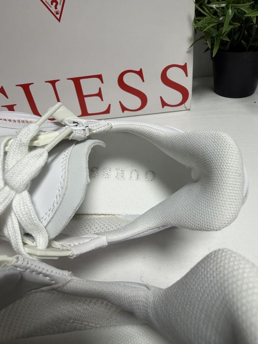 Wygodne sneakersy Guess