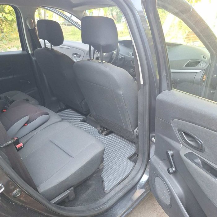Renault Grand Scenic 2011 року
