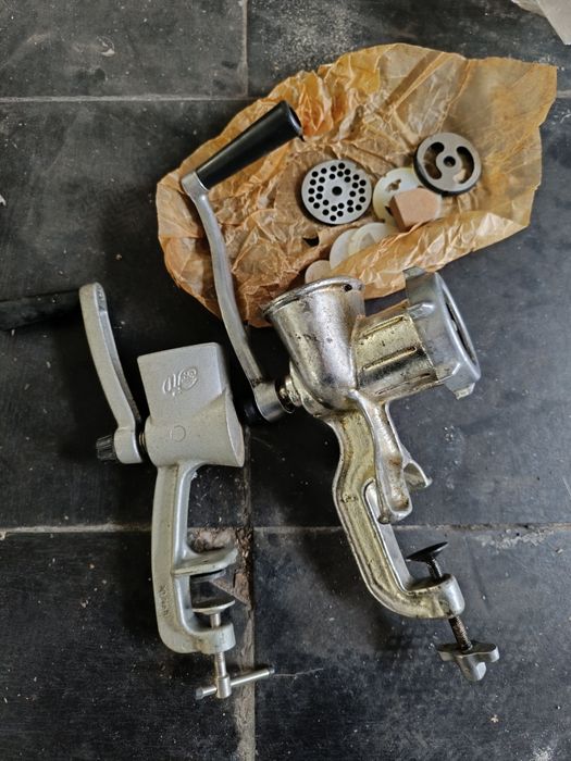 Maszynka żeliwna do mięsa i do ziemniaków PRL