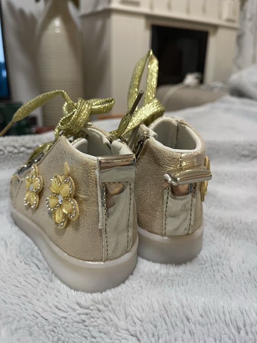 Дитячі черевички для дівчинки