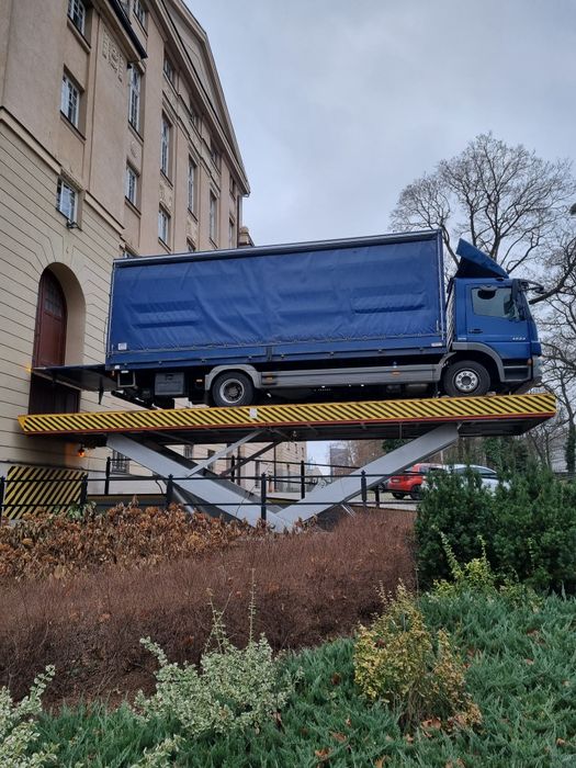 Usługi Transportowe Poznań Solówka/ Winda 1,5 t /Firana/ Paleciak  elektryczny