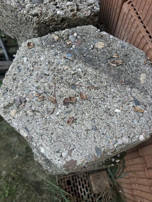 Oddam za darmo – 16 sztuk betonowych elementów
