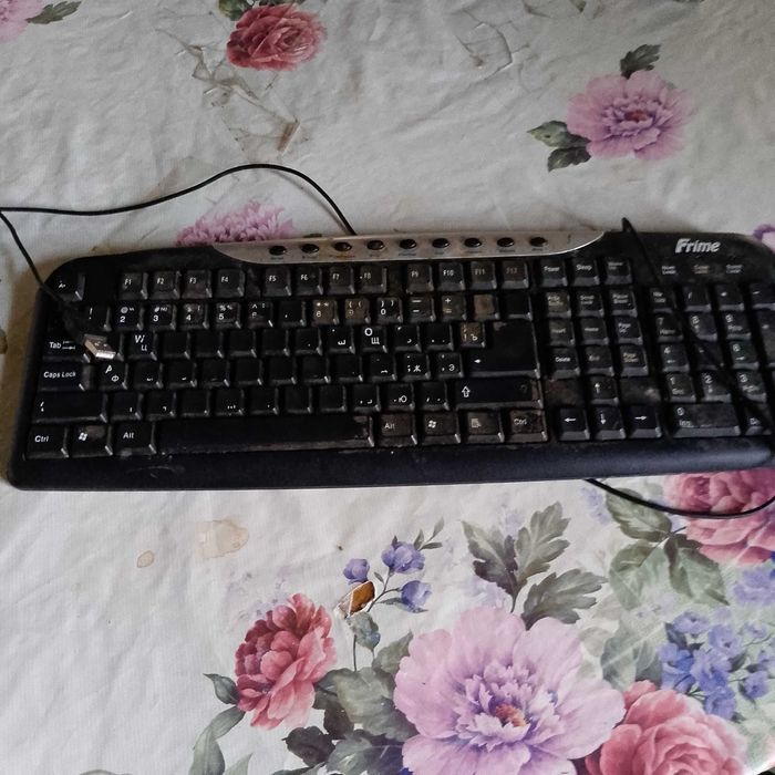 Продам не рабочие проводные клавиатуры