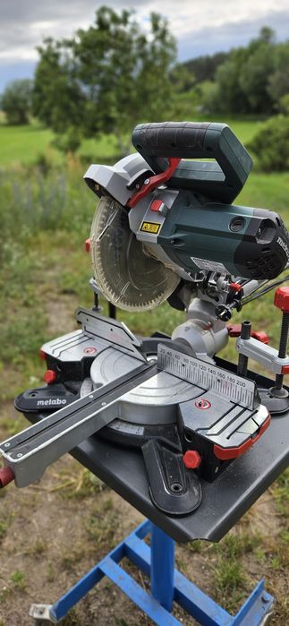 Piła ukośnica Metabo KGS254 M 1800W 254mm