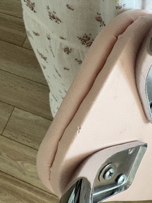 Różowa podpórka do manicure