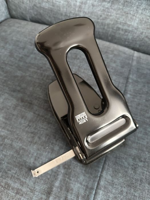 Діркопробивач металевий до 70 аркушів Buromax чорний