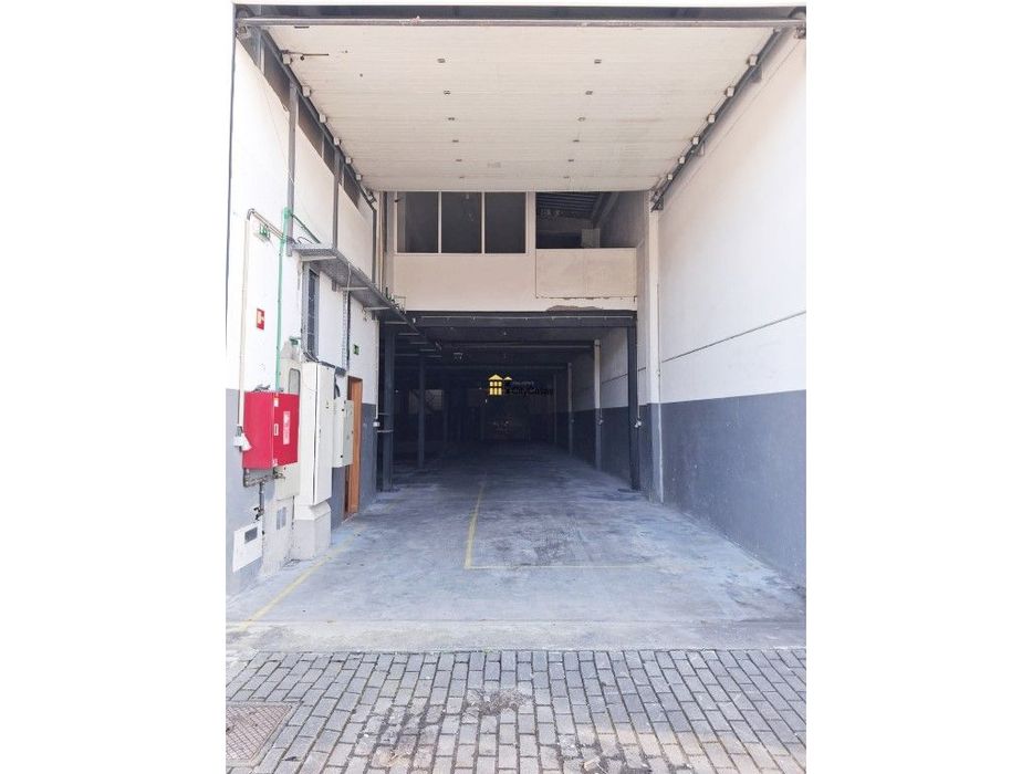 Armazém com 957 m2 em Touguinhó, Vila do Conde.