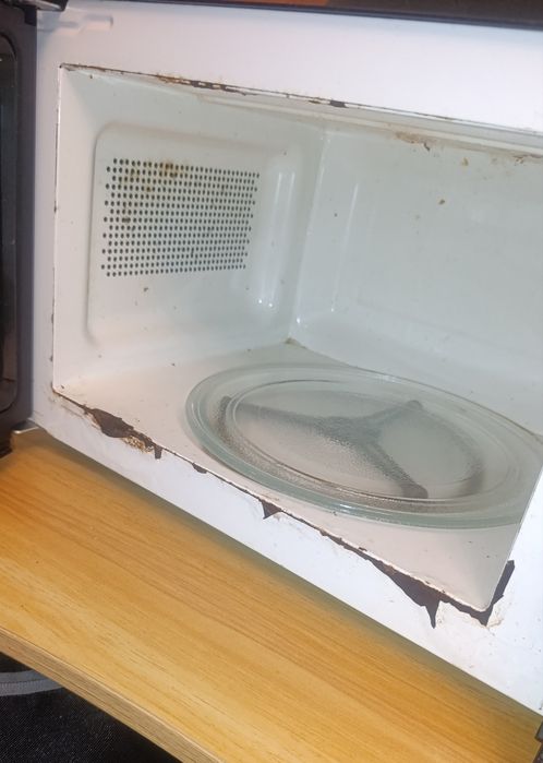 Micro-ondas a funcionar (Para peças ou arranjo)