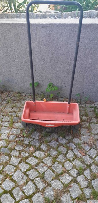 siewnik ogrodowy na nawóz i nasiona traw