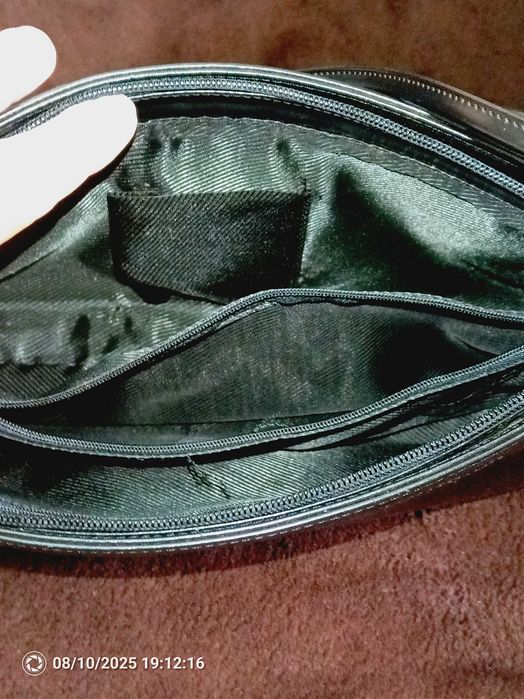 Жіноча шкіряна сумочка, нова, італійського бренду.
