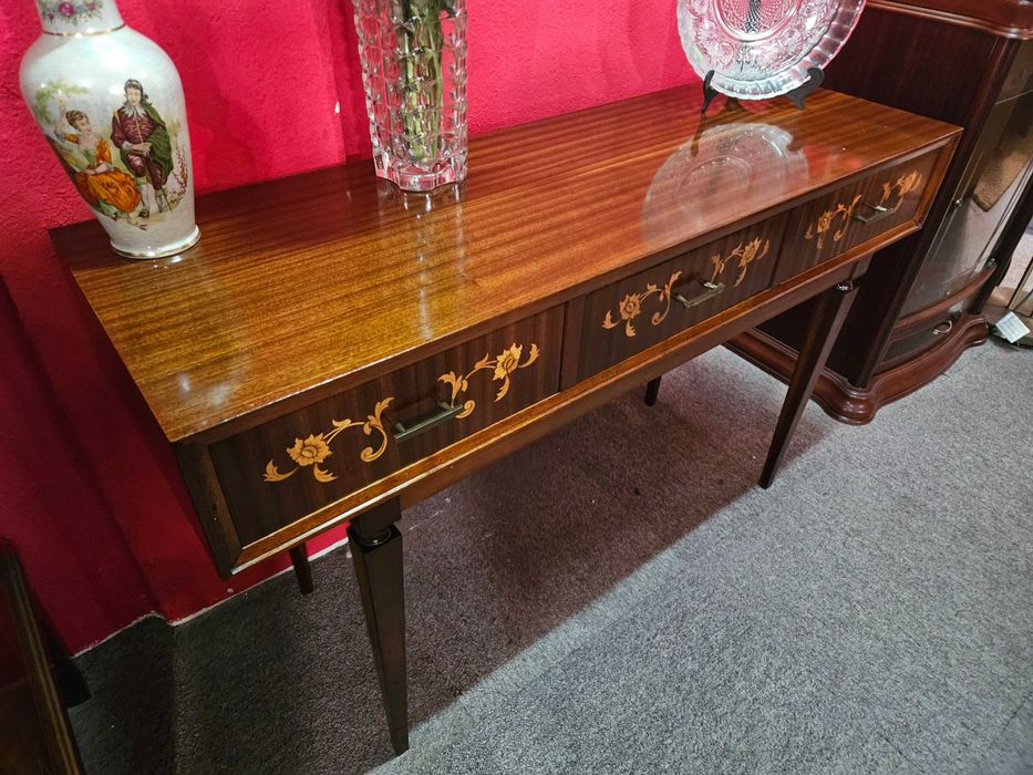 Pequeno móvel antigo em madeira - óptimo estado geral