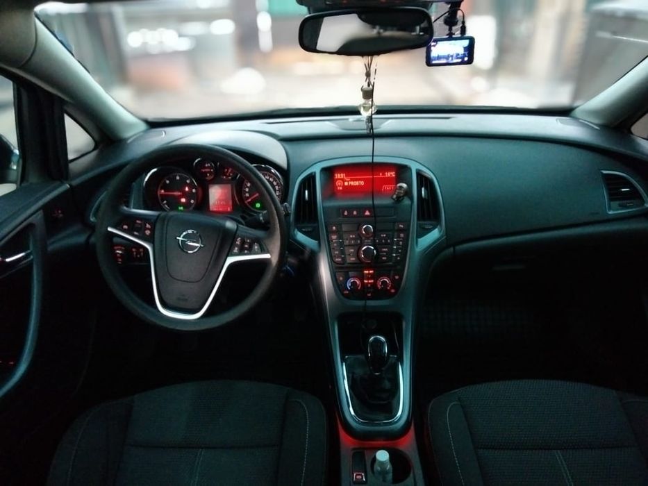 Продам Опель Astral j Sport Turer 1.7 cdti