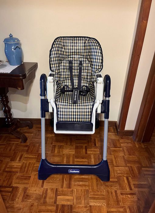 * Cadeira de Bébé alta