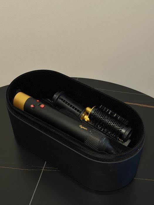 Стайлер Dyson.