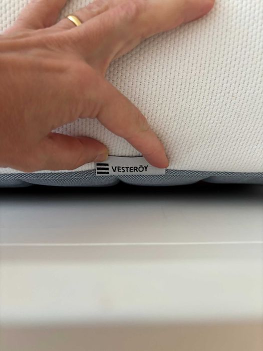 Cama IKEA HEMNES 90×200 com colchão VESTERÖY e estrado LÖNSET