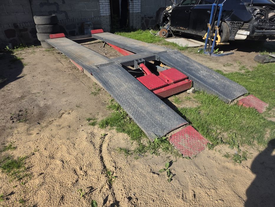 Podnośnik hydrauliczny masywny  na zewnątrz do samochodów ciągników