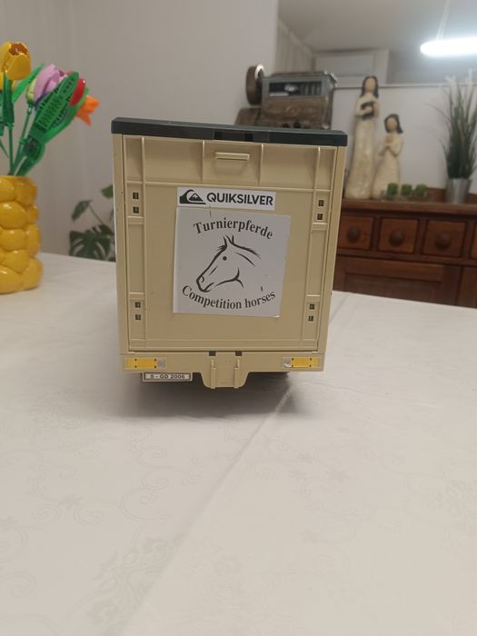 Bruder camião cavalos