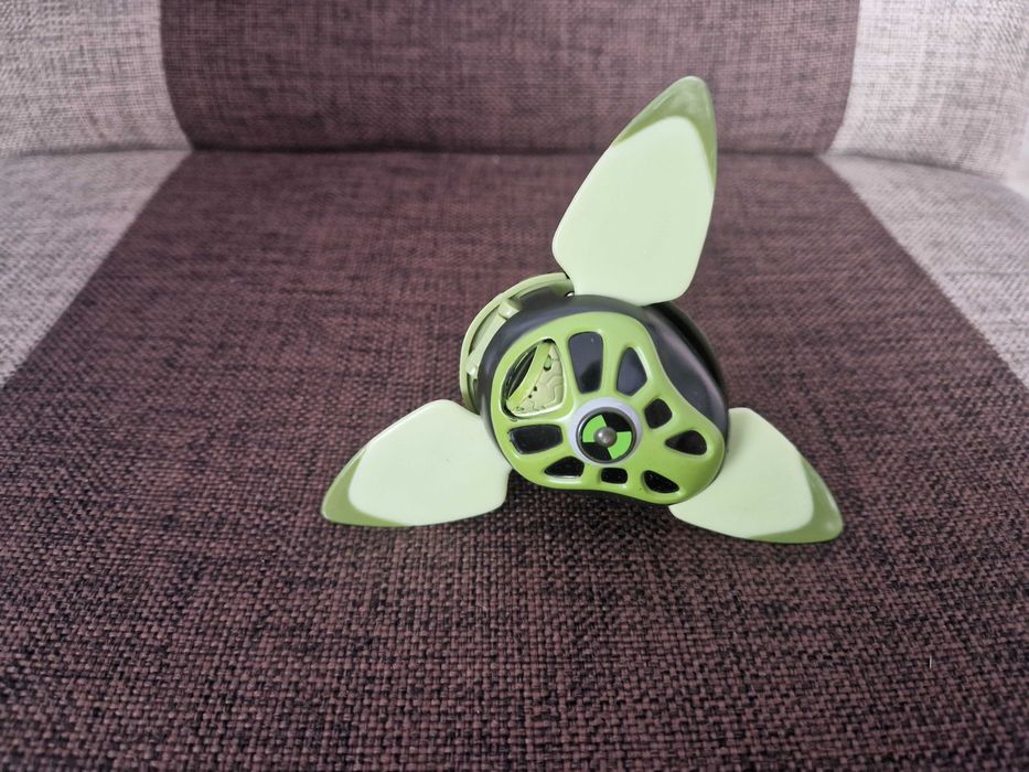Figurka ben 10 ultimate alien terraspin bandai