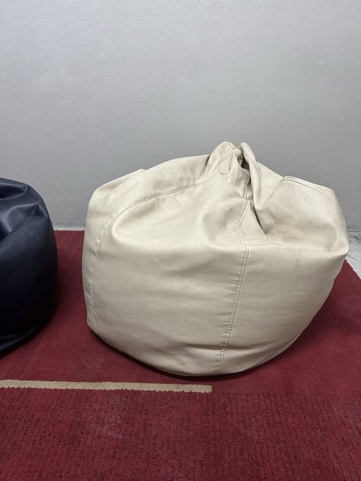 Puff Pêra em Eco pele - 2 azuis e 2 brancos